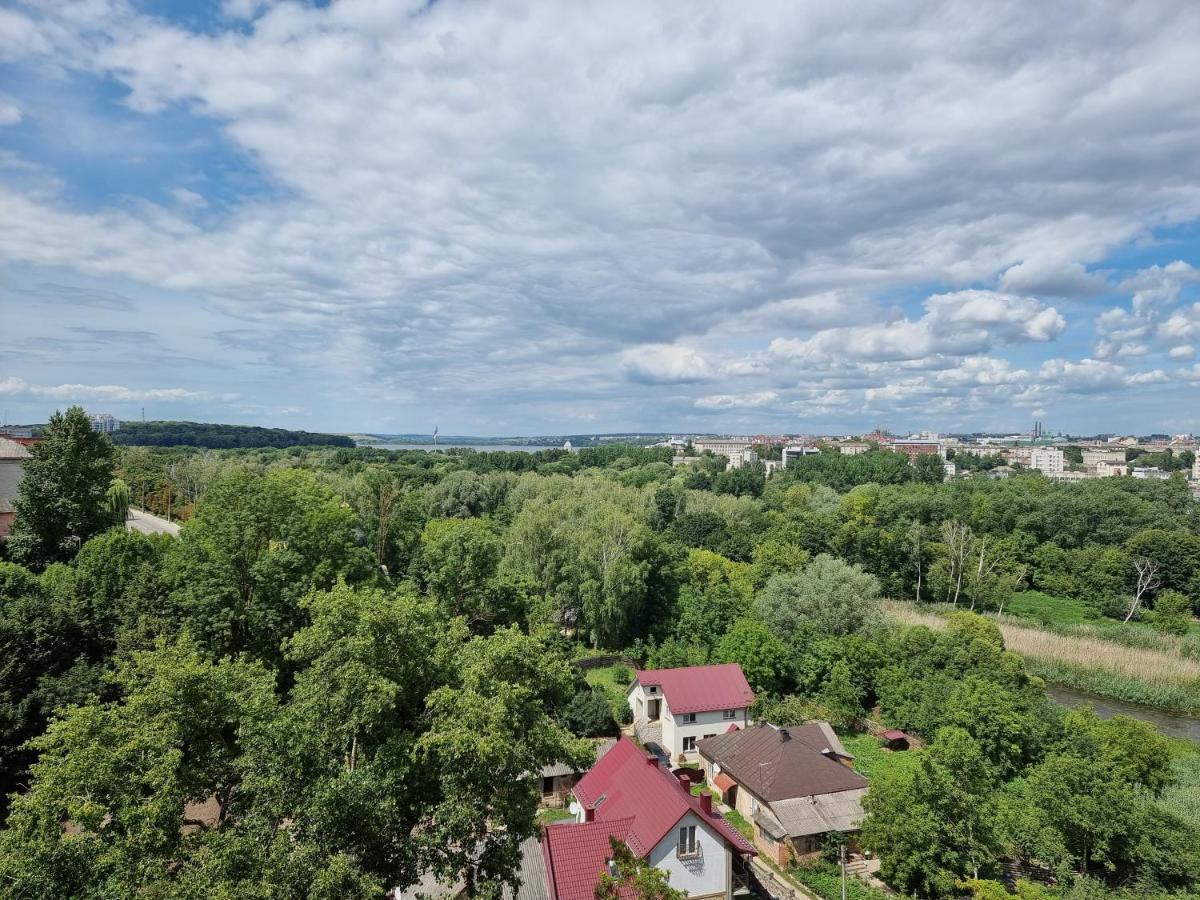 Світло Цілодобово Просторі Апартаменти Біля Гідропарку Топільче Ternopil Dış mekan fotoğraf