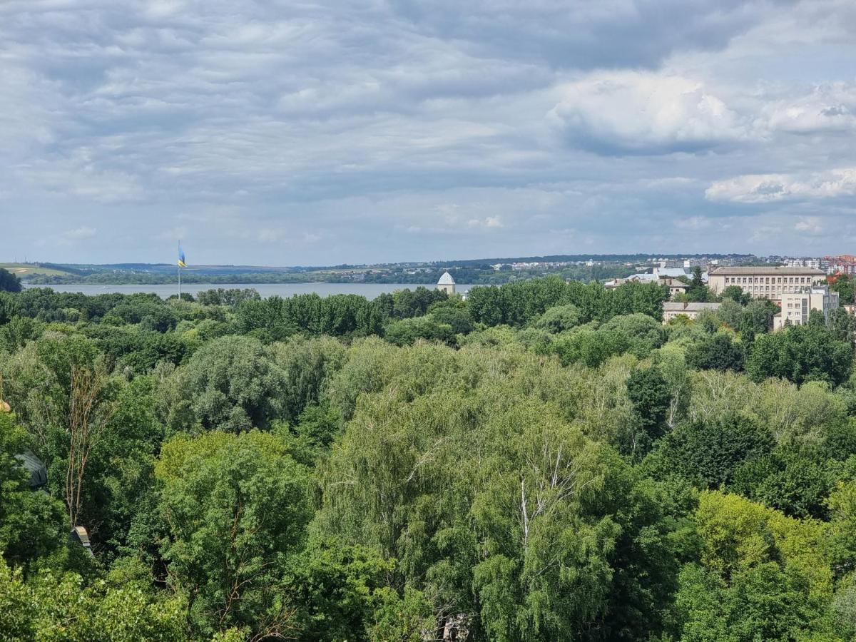 Світло Цілодобово Просторі Апартаменти Біля Гідропарку Топільче Ternopil Dış mekan fotoğraf